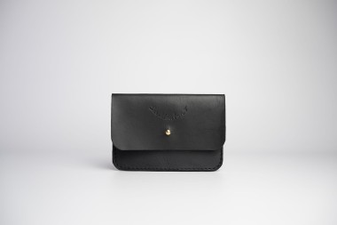 The Envelope M black